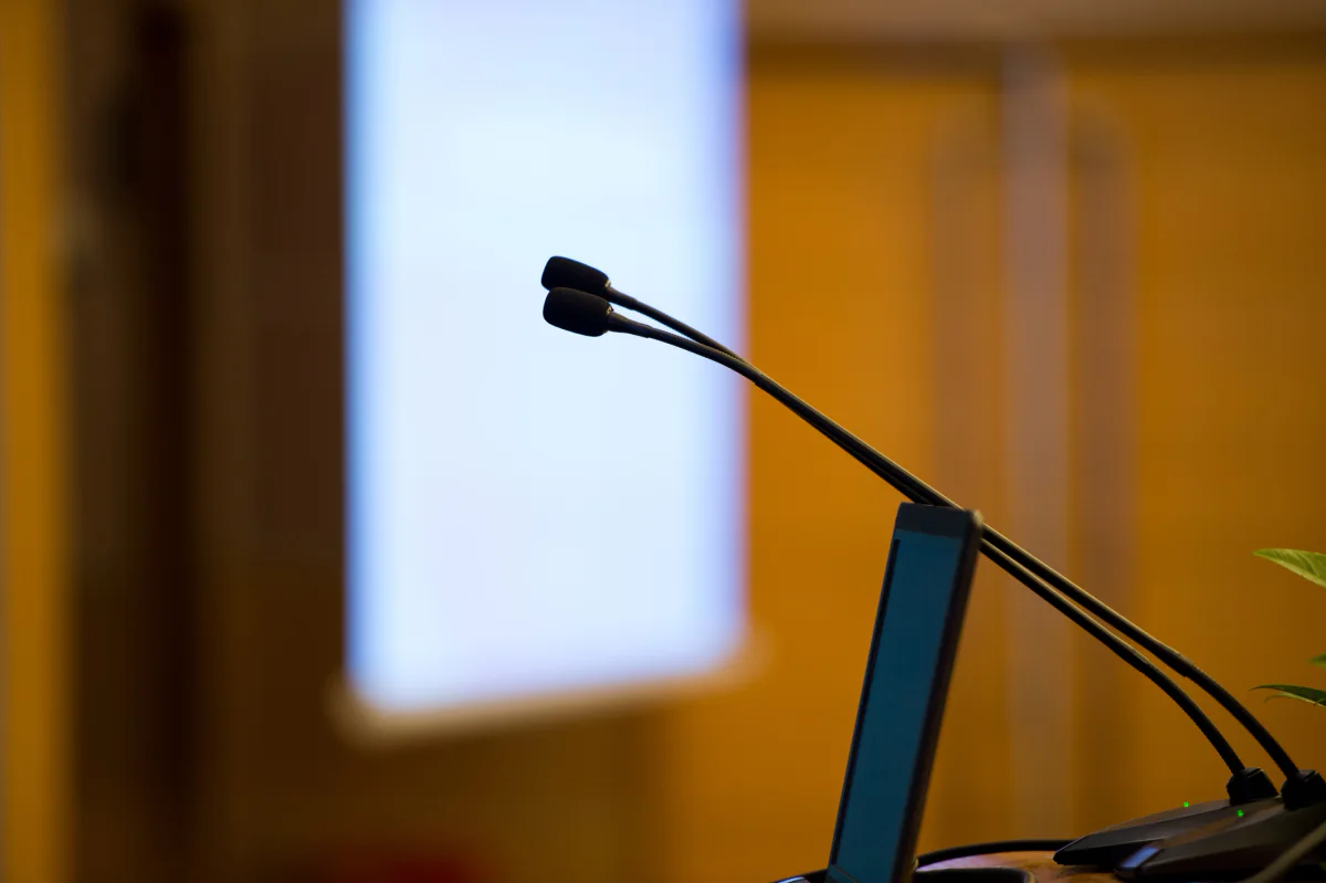 Wireless microphone rental for conference and event presentations