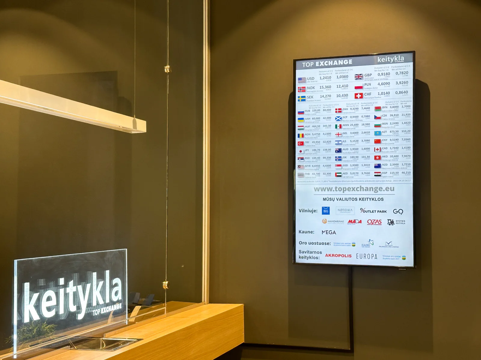 Digital wayfinding sign directing attendees to registration breakout rooms exhibits and venue destinations