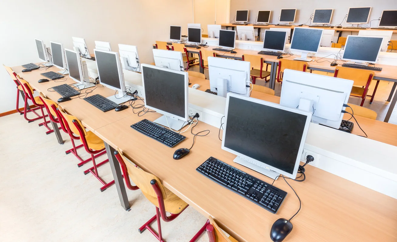 Dell desktop and workstation rentals with monitors arranged for project offices, operations teams, and temporary business workstations