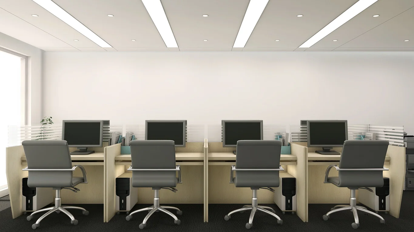HP desktop and workstation rentals with monitors arranged for project offices, analyst teams, and temporary business workstations