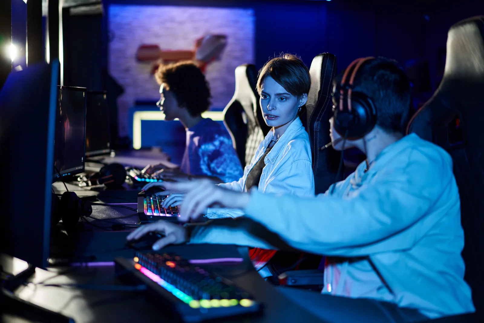 MSI friendly gaming desktop rental station with monitor, keyboard, and performance hardware for esports and demo deployments