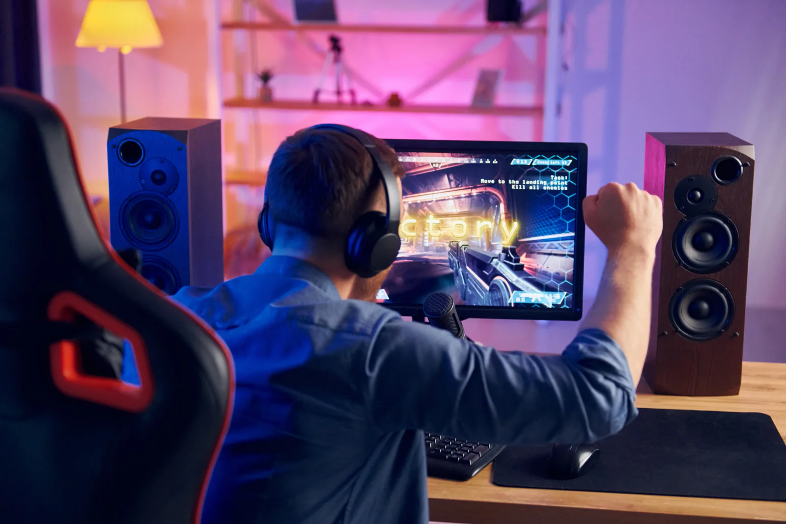 Gaming desktop rental station with monitor, keyboard, mouse, and high performance computer hardware