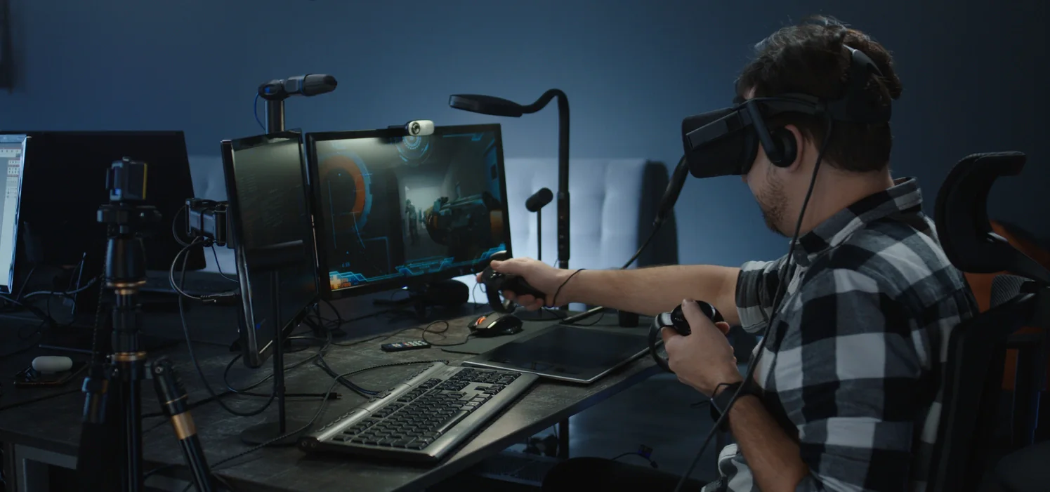 VR demo environment using gaming desktop rentals, headset support, and mirrored display for an event activation