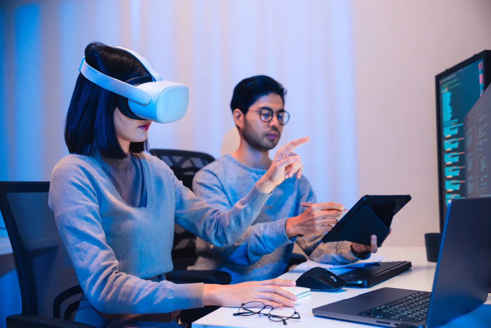 Virtual reality training experience in a room for simulation learning and guided instruction
