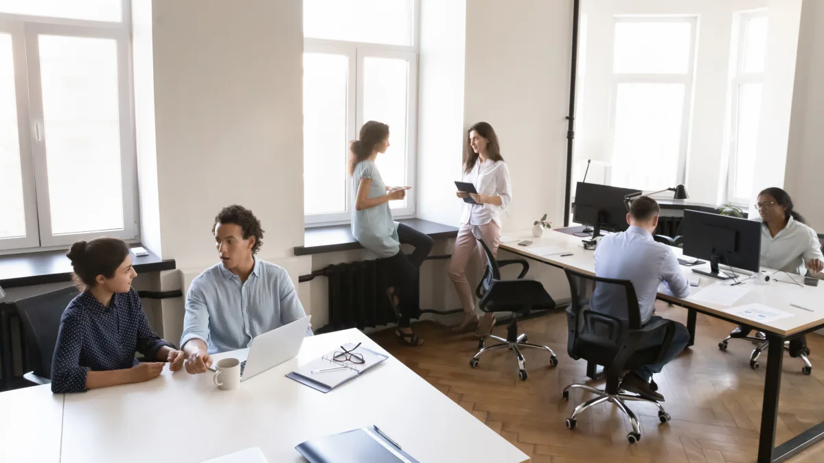 Microsoft-friendly temporary office deployment with laptops, monitors, desks, and business equipment for project teams and contractors