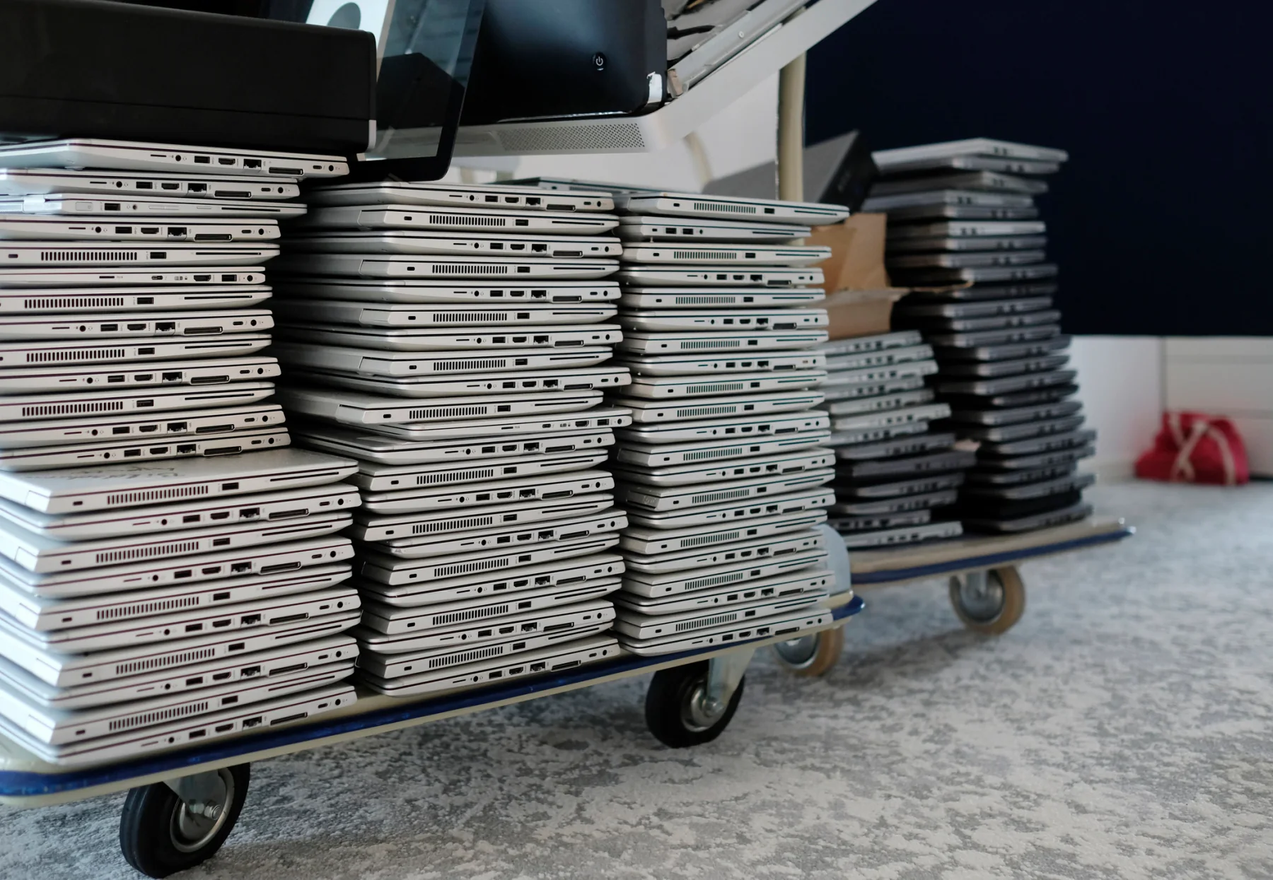 Large quantity technology rentals prepared for a nationwide business deployment