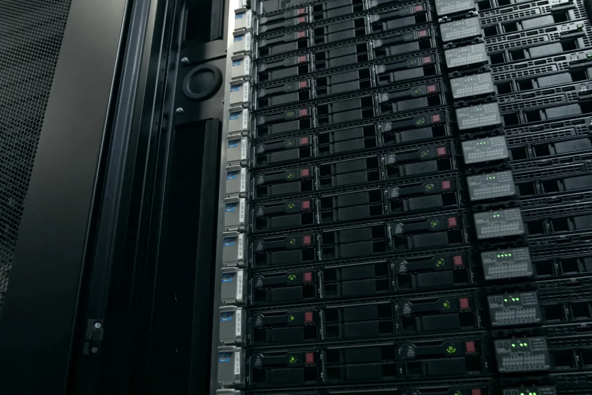 Enterprise server hardware configured for virtualization host rentals in a multi VM lab and migration testing environment