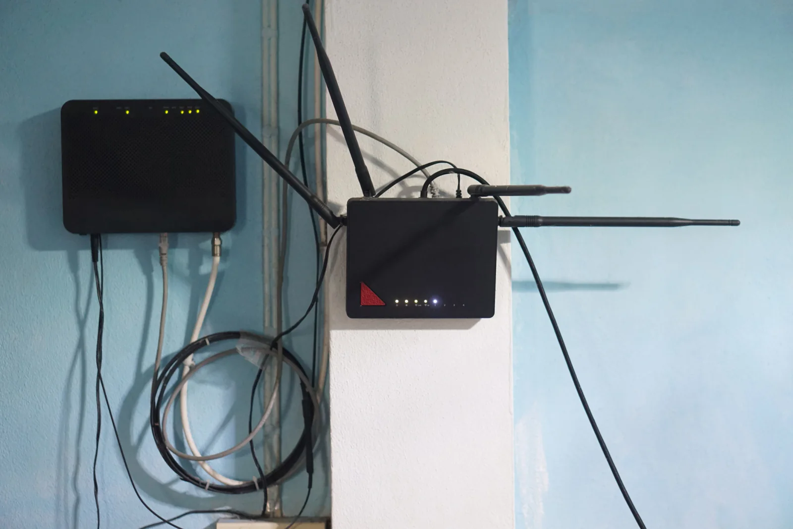 Multiple cellular uplinks feeding a Pepwave router for bonded temporary internet and high reliability event connectivity